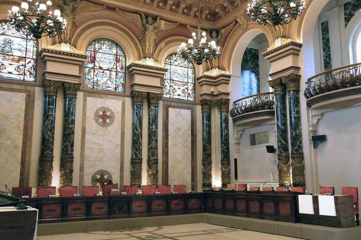 Salón de Plenos del Ayuntamiento de Donostia